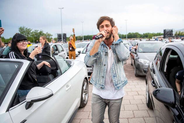 Bilder des Jahres 2020, Entertainment 05 Mai Max Giesinger live bei einem Autokonzert an der Messe. Erfurt, 22.05.2020 *** Max Giesinger live at a car concert at Messe Erfurt, 22 05 2020 Foto:xM.xKremerx xFuturexImage