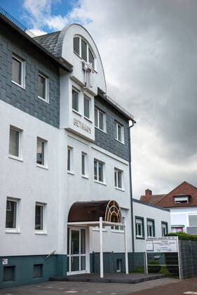 Evangeliums Christen Baptisten Gemeinde in Frankfurt am Main (Foto vom 24.05.2020). Bei einem Gottesdienst am 10. Mai in der Frankfurter Baptistengemeinde hat sich eine groessere Zahl von Menschen mit dem Corona-Virus infiziert. Von dem Ausbruch sind Glaeubige aus Frankfurt und umliegenden Landkreisen wie dem Wetterau-, dem Hochtaunus- und dem Main-Kinzig-Kreis betroffen. (Siehe epd-Meldung vom 24.05.2020) Corona-Ausbruch in Frankfurter Baptistengemeinde