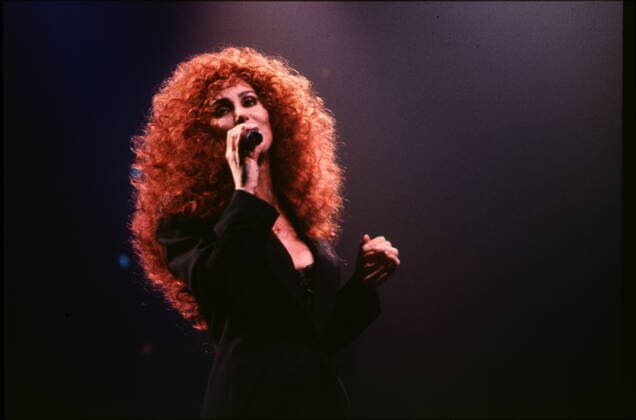 1 CHER, BERLIN, Deutschlandhalle, live: Cher (Cherilyn Sarkisian), musik,voc, pop, actress, Schauspielerin, Regie: If These Walls Could Talk u.a. mit Demi Moore, läuft Ende 1996 an. geboren am 20 Mai 1946, Exfrau von Sonny Bono, *** 1 CHER, BERLIN, Deutschlandhalle, live Cher Cherilyn Sarkisian, music, voc, pop, actress, actress, actress, director If These Walls Could Talk with Demi Moore and others, starts end of 1996 Born on 20 May 1946, ex-wife of Sonny Bono, Copyright: xBRIGANI-ART HEINRICHx 00000703_00000703