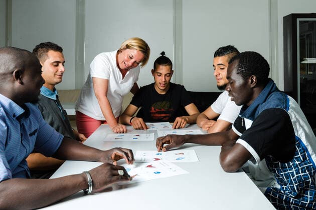 IMAGO Creative: Gesellschaft, Integration integration,sprachunterricht,migration,flüchtlinge *** integration,teaching,migration,refugees qcf-frn,model released, Symbolfoto
