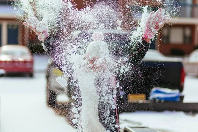kind,winter,schnee,schneeballschlacht *** child,winter,snow,snowball fight w2i-fj2,model released, Symbolfoto