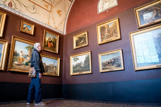 Coronavirus in Dänemark, Thorvaldsens Museum in Kopenhagen öffnet wieder Birger Petersen er taget i Thorvaldsens Museum, som genaabner efter coronanedlukning i Koebenhavn, tirsdag den 26. maj 2020. Birger Petersen glaeder sig over genaabningen og fortaeller, man kan forestille sig at faa tre maaltider om dagen, men den aandelige sult er ikke blevet stillet i mange uger nu .. , Copenhagen Denmark Copyright: RitzauxScanpix NielsxChristianxVilmannx COP103 spdk20200526-111901-L