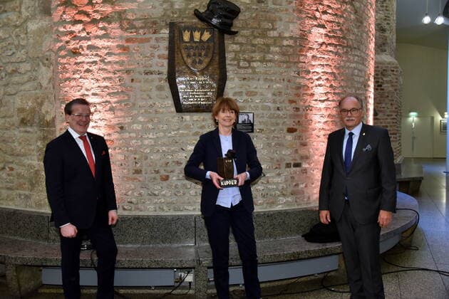 Chrsitoph Kuckelkorn, Präsident Festkomitee Kölner Karneval, l-r, Henriette Reker, Oberbürgermeinsterin der Stadt Köln und Bernhard Conin, Vorsitzender Freunde und Förderer des kölnischen Brauchtums posieren bei PK zu die Förderer des kölschen Brauchtum und die Kölner Karnevalisten verleihen im Herbst 2020 das erste mal den Karl Küpper Preis. Zum 50. Tadestag des Karnevalisten Karl Küpper wird der mit 10.000 Euro dotierte Preis für Engagement und Toleranz vergeben.