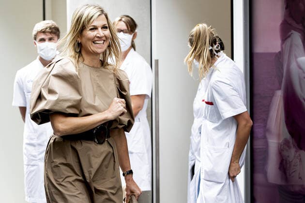 Bilder des Jahres 2020, Entertainment 05 Mai Entertainment Themen der Woche KW22 News Bilder des Tages 26-05-2020 Amsterdam Queen Máxima visited, in the context of the digital transformation that hospital care is undergoing in times of corona, the OLVG ( Onze Lieve Vrouwe Gasthuis) hospital in Amsterdam. Due to the outbreak of COVID-19, OLVG has focused on further digitization of care in order to provide patients and their loved ones with the best possible remote support. One of OLVG s initiatives is The Corona Check, which was developed together with Luscii, originally for non-corona related care. With the Corona Check app it is possible to transmit health data daily via a smartphone or tablet.  Copyright: xPPEx