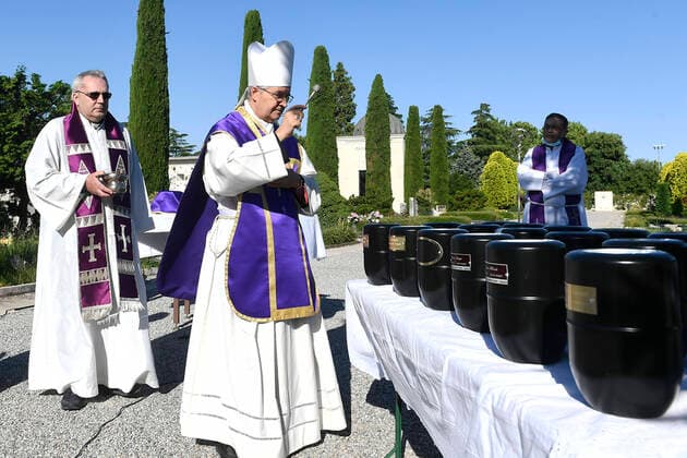 Bilder des Jahres 2020, News 05 Mai News Themen der Woche KW22 News Bilder des Tages May 26, 2020, Brescia, Brescia, Italy: Blessing of the cinerary urns of Covid victims Brescia, Italy, the bishop of Brescia Pierantonio Tremolada blessing the urns of Covid victims Brescia Italy - ZUMAb205 20200526_zip_b205_016 Copyright: xMatteoxBiattax