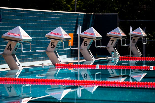 Gesperrter Sprungplatz im Freibad Kreuzberg in Berlin am 27. Mai 2020. Das Freibad der Berliner Baederbetriebe faengt die Badesaison mit verschiedenen Restiktionen wegen des Coronavirus (Covid-19). Freibad Kreuzberg startet Badesaison *** Closed diving area in the Kreuzberg outdoor pool in Berlin on 27 May 2020 The outdoor pool of Berliner Baederbetriebe starts the bathing season with different restictions due to the coronavirus Covid 19 Outdoor pool Kreuzberg starts bathing season