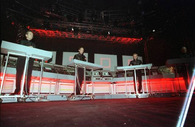 60 Konzert 98: Kraftwerk in Roskilde, elektronische Musik, key, Keyboard, Elektropop, Festival in Dänemark, Open Air, Ralf Hütter und Florian Schneider sind noch aus der Urbesetzung bei der Gruppe, aus Deutschland, wer wer ist wissen wir nicht, *** 60 Concert 98 Kraftwerk in Roskilde, electronic music, key, keyboard, electropop, festival in Denmark, open air, Ralf Hütter and Florian Schneider are still from the original line-up of the group, from Germany, we dont know who is who, Copyright: xPOP-EYE V.O.R.x 00014716_00014716