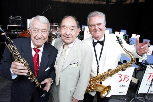 18 Konzert: SWINGLEGENDEN, HUGO STRASSER, PAUL KUHN, MAX GREGER mit der SWR Big Band bei den Proben, Probe, Soundcheck, ALTUSRIED UNTERK?RNACH 31.07.2004, *** 18 Concert SWINGLEGENDEN, HUGO STRASSER, PAUL KUHN, MAX GREGER with the SWR Big Band at rehearsals, rehearsal, soundcheck, ALTUSRIED UNTERK RNACH 31 07 2004, Copyright: xPOP-EYE Weihsx 00063092_00063092