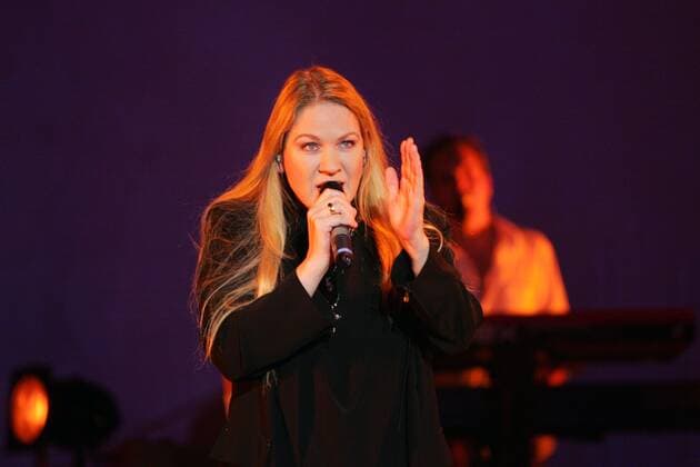 18 Konzert: Juliane Werding ist auf Sehnsucher-Tournee 2006 im Kulturpalast Dresden, Sängerin, Saengerin, Konzertfoto, Dresden Sachsen Deutschland *** 18 Concert Juliane Werding is on Sehnsucher Tour 2006 in the Kulturpalast Dresden, singer, singer, concert photo, Dresden Saxony Germany Copyright: xPOP-EYE Weihsx 00112298_00112298