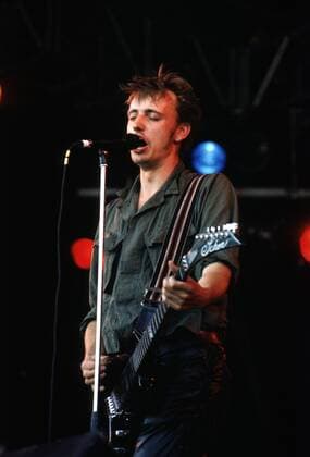 1 Konzert 91: Sandow, Gitarrist & Sänger Uwe Kohlschmidt, aus Cottbus bei dem Bizarrefestival 91 in der Berliner Wuhlheide, Rock, Ostrock, rebellische Ostrocker, Rock, Gitarre, g, Berlin Germany *** 1 concert 91 Sandow, guitarist singer Uwe Kohlschmidt, from Cottbus at the Bizarrefestival 91 in the Berlin Wuhlheide, Rock, East-rock, rebellious East-rockers, Rock, Guitar, g, Berlin Germany Copyright: xBRIGANI-ART Heinrichx 00019039_00019039
