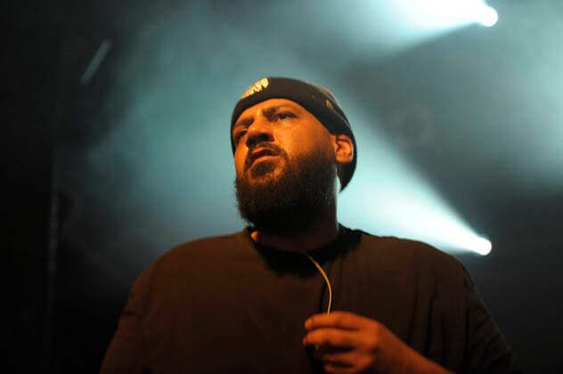 1 Moses PELHAM & Band, live im Heimathafen, Berlin, am 07.04.18, musik, music, rap, Rapper, Musikproduzent, Moses Peter Pelham, Berlin Deutschland, Germany *** 1 Moses PELHAM Band, live at home port, Berlin, on 07 04 18, music, music, rap, rapper, music producer, Moses Peter Pelham, Berlin Germany, Germany Copyright: xBRIGANI-ARTx xBrigittexHeinrichx BriganiArt_10093298_MosesPelham_POP9876