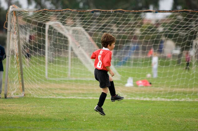 Young boy skipping in front of goal on a soccer field San Diego, CA, United States CR_FRRO200407C-261357-01,model released, Symbolfoto