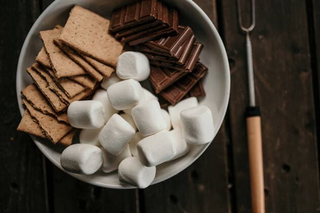 marshmallow, graham crackers and chocolate s mores fixings Brandon, MS, United States CR_SAWA200515A-391179-01