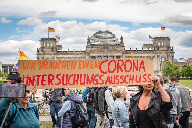 Bilder des Jahres 2020, News 05 Mai News Themen der Woche KW22 News Bilder des Tages 30.05.2020,Berlin,Deutschland,GER,Kundgebung mit TV-Koch Attila Hildmann vor dem Reichstag. *** 30 05 2020,Berlin,Germany,GER,Rally with TV cook Attila Hildmann in front of the Reichstag