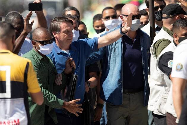 President of Brazil Jair Bolsonaro greets supporters in Brasilia, Brazil, 31 May 2020. Brazilian President Jair Bolsonaro again ignored on Sunday the seriousness of COVID-19, which already leaves almost 30,000 deaths in the country, and attended a demonstration in which he even rode on horseback before thousands of people. The event took place at the gates of the Planalto Presidential Palace, and as has happened in demonstrations that Bolsonarism held on recent Sundays, the people protested against Congress and the Supreme Court, which according to supporters of the extreme right s leader conspire against the Government. Bolsonaro rides a horse among thousands of people and ignores COVID-19 !ACHTUNG: NUR REDAKTIONELLE NUTZUNG!  Copyright: xJoédsonxAlvesx AME3396 20200531-637265524111249810