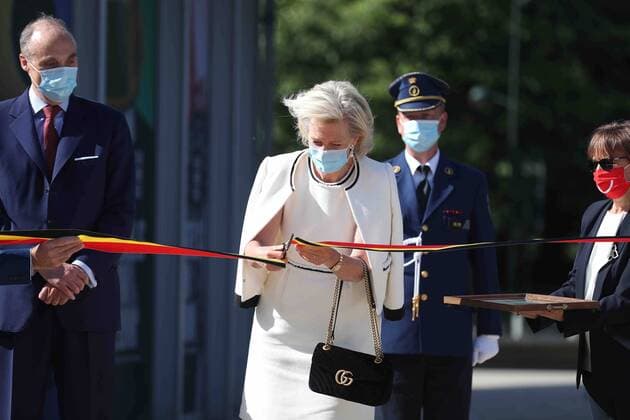 Bilder des Jahres 2020, Entertainment 06 Juni Entertainment Themen der Woche KW23 (200601) -- BRUSSELS, June 1, 2020 -- Belgium s Princess Astrid cuts the ribbon during a ceremony to reopen the Atomium in Brussels, Belgium, June 1, 2020. The Atomium reopened to the public on Monday. The landmark was previously closed due to the impact of the COVID-19 pandemic. ) BELGIUM-BRUSSELS-TOURISM-ATOMIUM-REOPENING ZhengxHuansong 