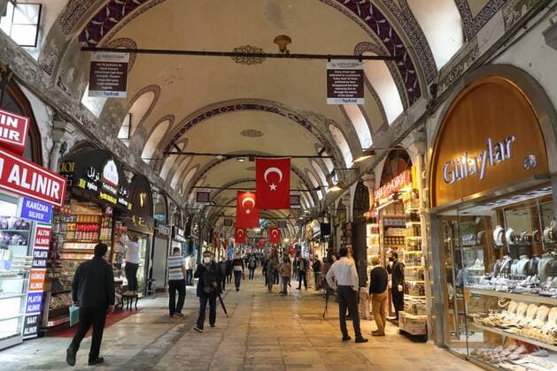 News Themen der Woche KW23 News Bilder des Tages (200601) -- ISTANBUL, June 1, 2020 (Xinhua) -- People visit the Grand Bazaar which has reopened in Istanbul, Turkey, on June 1, 2020. Turkey s iconic Grand Bazaar in Istanbul reopened its doors on Monday as part of the government s normalization process after being closed for more than two months due to the COVID-19 pandemic. (Photo by Osman Orsal Xinhua) TURKEY-ISTANBUL-GRAND BAZAAR-COVID-19-REOPENING 