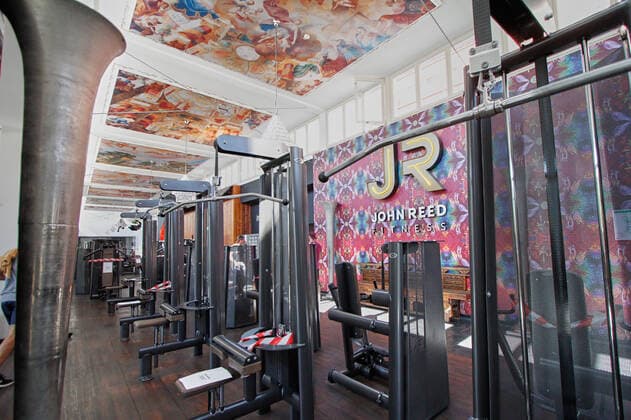 Wiedereroeffnung des JOHN REED Fitness Music Clubs im Berliner Prenzlauer Berg. Ab 2.Juni 2020 duerfen die Fitnessstudios in Berlin wieder oeffnen. JOHN REED zeigt die Umsetzung der Hygiene- und Verhaltensregeln nach Vorgaben der Politik und Behoerden. Wiedereroeffnung JOHN REED Fitness Music Clubs