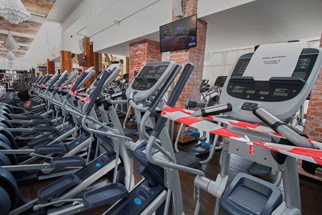 Wiedereroeffnung des JOHN REED Fitness Music Clubs im Berliner Prenzlauer Berg. Ab 2.Juni 2020 duerfen die Fitnessstudios in Berlin wieder oeffnen. JOHN REED zeigt die Umsetzung der Hygiene- und Verhaltensregeln nach Vorgaben der Politik und Behoerden. Wiedereroeffnung JOHN REED Fitness Music Clubs