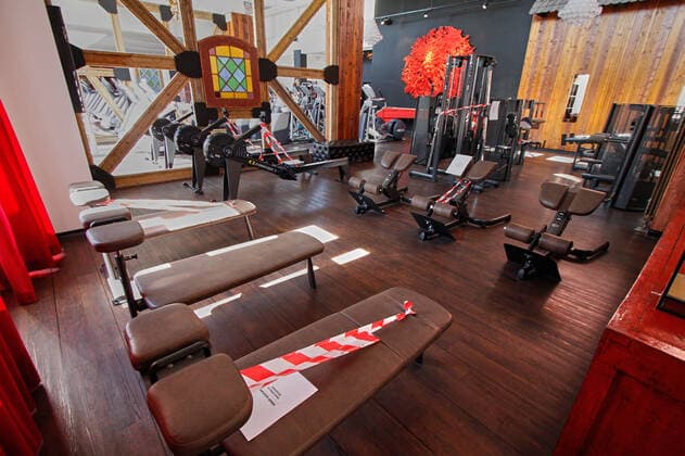 Wiedereroeffnung des JOHN REED Fitness Music Clubs im Berliner Prenzlauer Berg. Ab 2.Juni 2020 duerfen die Fitnessstudios in Berlin wieder oeffnen. JOHN REED zeigt die Umsetzung der Hygiene- und Verhaltensregeln nach Vorgaben der Politik und Behoerden. Wiedereroeffnung JOHN REED Fitness Music Clubs