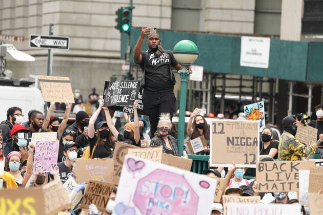 USA, Landesweite Proteste nach dem Tod von George Floyd - Demonstration in New York June 2, 2020, New York, NY, USA: Protesters demonstrate over the death of George Floyd by a Minneapolis police officer on June 2, 2020 in New York. New York USA - ZUMAb148 20200602_zap_b148_001 Copyright: xBryanxSmithx