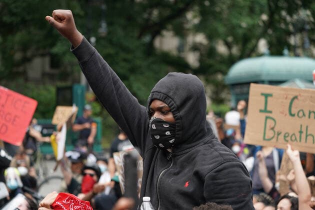 USA, Landesweite Proteste nach dem Tod von George Floyd - Demonstration in New York June 2, 2020, New York, NY, USA: Protesters demonstrate over the death of George Floyd by a Minneapolis police officer on June 2, 2020 in New York. New York USA - ZUMAb148 20200602_zap_b148_002 Copyright: xBryanxSmithx