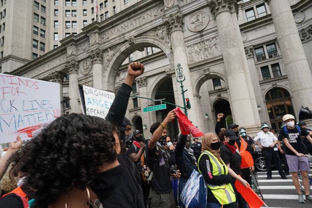USA, Landesweite Proteste nach dem Tod von George Floyd - Demonstration in New York June 2, 2020, New York, NY, USA: Protesters demonstrate over the death of George Floyd by a Minneapolis police officer on June 2, 2020 in New York. New York USA - ZUMAb148 20200602_zap_b148_007 Copyright: xBryanxSmithx
