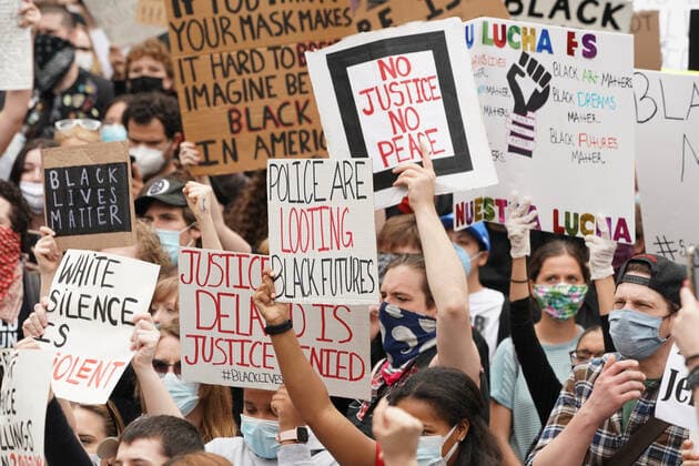 USA, Landesweite Proteste nach dem Tod von George Floyd - Demonstration in New York June 2, 2020, New York, NY, USA: Protesters demonstrate over the death of George Floyd by a Minneapolis police officer on June 2, 2020 in New York. New York USA - ZUMAb148 20200602_zap_b148_009 Copyright: xBryanxSmithx
