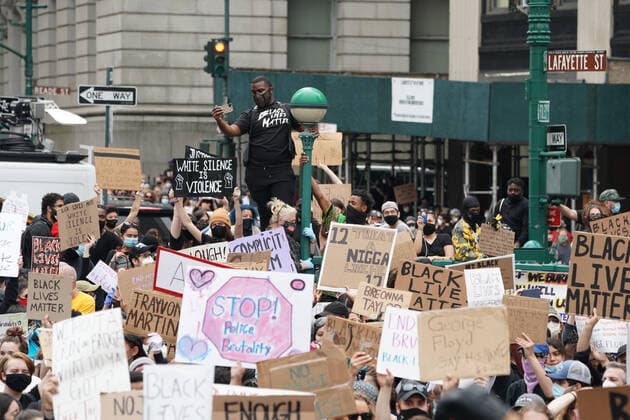 USA, Landesweite Proteste nach dem Tod von George Floyd - Demonstration in New York June 2, 2020, New York, NY, USA: Protesters demonstrate over the death of George Floyd by a Minneapolis police officer on June 2, 2020 in New York. New York USA - ZUMAb148 20200602_zap_b148_019 Copyright: xBryanxSmithx