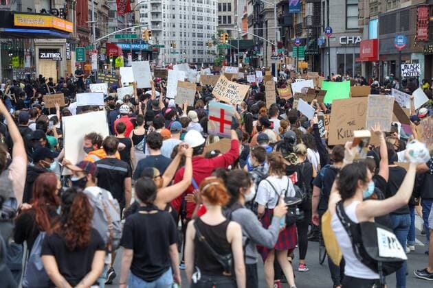 June 2, 2020, New York, New York, United States of America: Protesters during a protest in the Union Square region of New York City in the United States this Tuesday, 02. Protests across the country were motivated after the death of George Floyd on May 25, after being asphyxiated for 8 minutes and 46 seconds by white police officer Derek Chauvin in Minneapolis, Minnesota. New York United States of America - ZUMAv122 20200602_zap_v122_058 Copyright: xWilliamxVolcovx