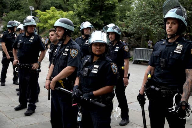 June 2, 2020, New York, New York, USA: Police presence seen, as protesters march on the Upper East Side near the Mayor s residence, in support of justice for George Floyd, a black man who was murdered by Minneapolis police. New York USA - ZUMAk03_ 20200602_zaf_k03_054 Copyright: xNancyxKaszermanx