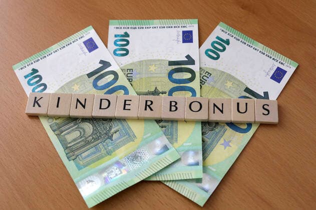 Symbolfoto zu der geplanten Einmalzahlung von 300 Euro an jedes Kind in einer Familie. Der Kinderbonus wird mit dem Kindergeld ausgezahlt, DEU, Berlin, 04.06.2020