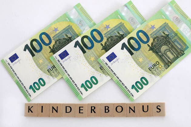 Symbolfoto zu der geplanten Einmalzahlung von 300 Euro an jedes Kind in einer Familie. Der Kinderbonus wird mit dem Kindergeld ausgezahlt, DEU, Berlin, 04.06.2020