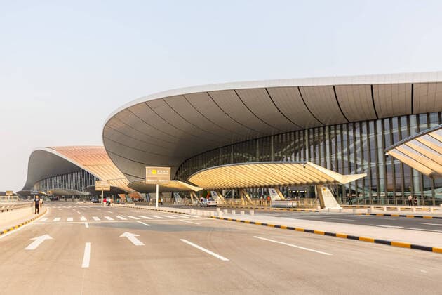 Flughafen Peking Beijing Daxing New International Airport Terminal in China Peking, China 30. September, 2019: Terminal des neuen Flughafen Beijing Daxing New International Airport (PKX) in China *** Beijing Beijing Daxing New International Airport Terminal in China Beijing, China 30 September, 2019 Terminal of the new Beijing Daxing New International Airport PKX in China