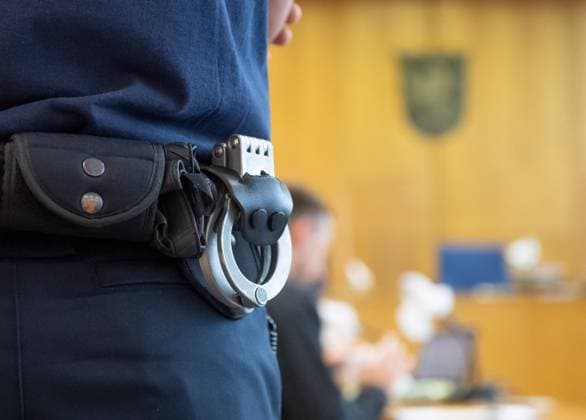 Justiz, Symbolfotos xblx, Justiz, Wachtmeister im Verhandlungssaal Frankfurt am Main *** xblx, Justice, Officer in the Frankfurt am Main hearing room