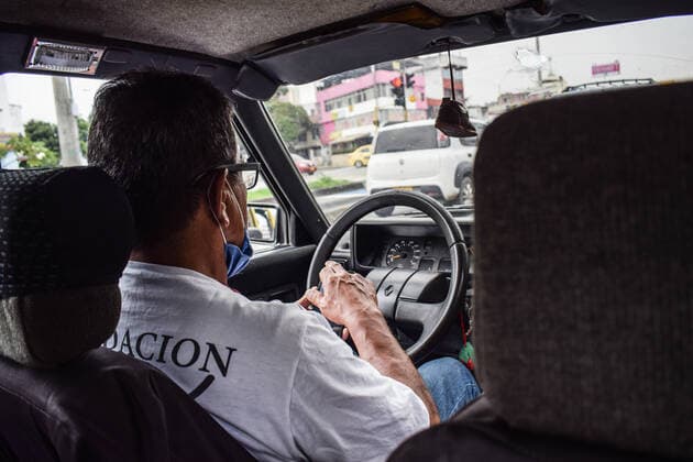 IMAGO Creative: Zivildienst und ehrenamtliches Engagement Pastor Erick Cheng drives car to areas in need for Jesus Pescador de Hombres foundation, in Cali, which prepares and distributes hundreds of daily meals to feed the homeless and Venezuelan migrants during the Coronavirus outbreak in Colombia Cali Colombia Copyright: xNanoxCalvox NN-PESC-COL-88