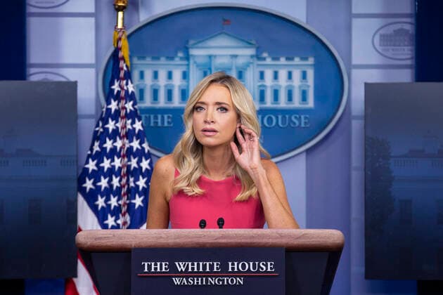 Bilder des Jahres 2020, News 06 Juni News Themen der Woche KW24 News Bilder des Tages June 8, 2020, Washington, District of Columbia, USA: White House Press Secretary Kayleigh McEnany speaks during a news conference in the James S. Brady Press Briefing Room at the White House in Washington D.C., U.S., on Monday, June 8, 2020. McEnany stated that United States President Donald J. Trump is against defunding police departments, after the death of George Floyd in police custody has pushed cities across the United States to consider doing so. Credit: CNP Washington USA - ZUMAs152 20200608_zaa_s152_048 Copyright: xStefanixReynoldsx