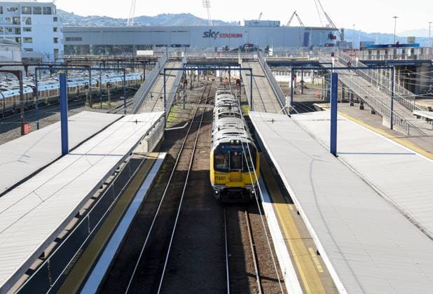 (200609) -- WELLINGTON, June 9, 2020 -- A commuter train pulls into a station in Wellington, New Zealand, June 9, 2020. The Ministry of Health reported no cases of COVID-19 in New Zealand on Tuesday, the first day of epidemic Alert Level 1, 18 days since the last new case was reported in the country. ) NEW ZEALAND-WELLINGTON-COVID-19-DAILY LIFE GuoxLei 