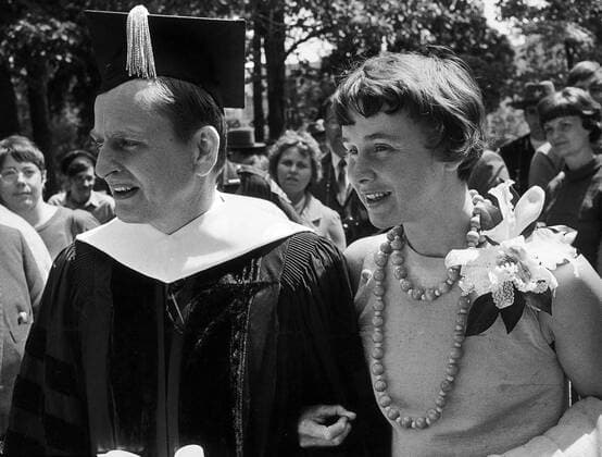 Swedish prosecutor to present findings on Olof Palme assassination on Wednesday June 10, 2020. FILE 1970. Olof Palme and Lisbet in the U.S. for the first time as the new Swedish Prime Minister couple. Olof gets honorary doctorate from his old school, Kenyon College in Ohio. It is 25 years since former Swedish Prime Minister and Party Leader of the Social Democrats Olof Palme was shot to death at the Sveavägen street in central Stockholm, February 28, 1986. Sweden x192x *** Swedish prosecutor to present findings on Olof Palme assassination on Wednesday June 10, 2020 FILE 1970 Olof Palme and Lisbet in the U S for the first time as the new Swedish Prime Minister couple Olof gets honorary doctorate from his old school, Kenyon College i  Copyright: xDEXx xTTx x PALME 1970
