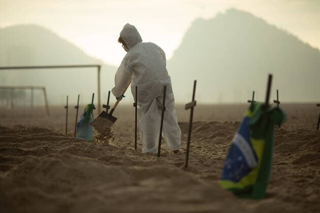 June 11, 2020, Rio De Janeiro, Rio de Janeiro, Brazil: Activists from the non-governmental organization (NGO) Rio de Paz dig 100 graves on Copacabana beach, this Thursday (11) in Rio de Janeiro, during a symbolic demonstration in protest of the deaths caused by the virus COVID19. Rio De Janeiro Brazil - ZUMAs255 20200611_zip_s255_020 Copyright: xFernandoxSouzax