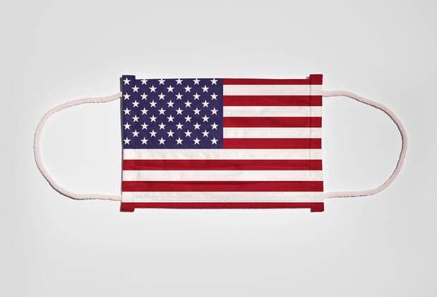 Symbolbild Corona-Krise, Mundschutz, Atemschutzmaske, Mund-Nase-Schutz mit Flagge von Vereinigte Staaten von Amerika, USA ,weißer Hintergrund, Nordamerika Copyright: imageBROKER/Anne-SophiexWittwer ibxasw05778875.jpg