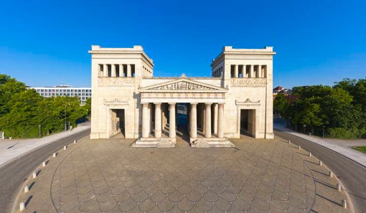  Propyläen am Königsplatz, Maxvorstadt, München, Drohnenaufnahme, Oberbayern, Bayern, Deutschland, Europa *** Propylaea at Königsplatz, Maxvorstadt, Munich, Germany, drone recording, Upper Bavaria, Bavaria, Germany, Europe Copyright: imageBROKER/MartinxSiepmann ibxman05799063.jpg
