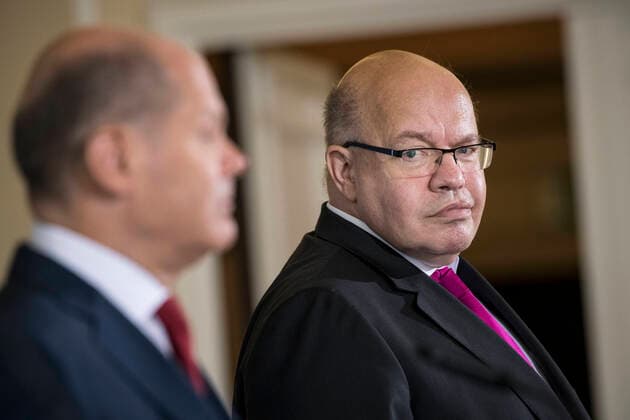 Finanzminister und Vizekanzler Olaf Scholz (SPD, links) und Bundeswirtschaftsminister Peter Altmaier (CDU) bei einer Pressekonferenz zur Umsetzung des Konjunkturpakets am 12.Juni 2020 im Finanzministerium in Berlin. Finanzminister Scholz zur Umsetzung des Konjunkturpakets