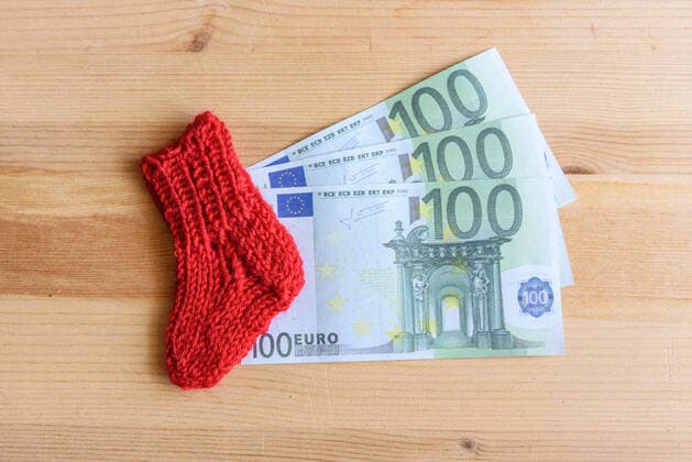 Kinder-Bonusgeld - Die Bundesregierung unterstützt Familien in der Corona-Krise mit einem Bonus in Höhe von 300 Euro pro Kind. Davon sollen insbesondere Arbeitnehmer mit kleinen und mittleren Einkommen profitierten.