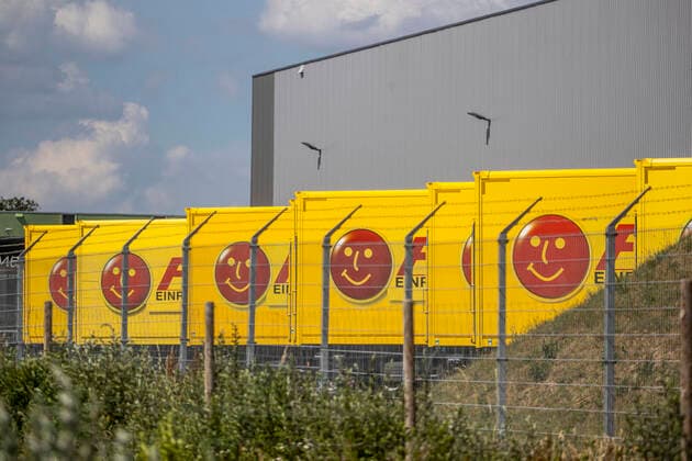 12.06.2020 , KL KaLi Kamp Lintfort , Mehrere Mitarbeiter im Versandzentrum Lager der POCO Einrichtungsmärkte an der Norddeutschlandstraße 1 an Corona erkrankt.