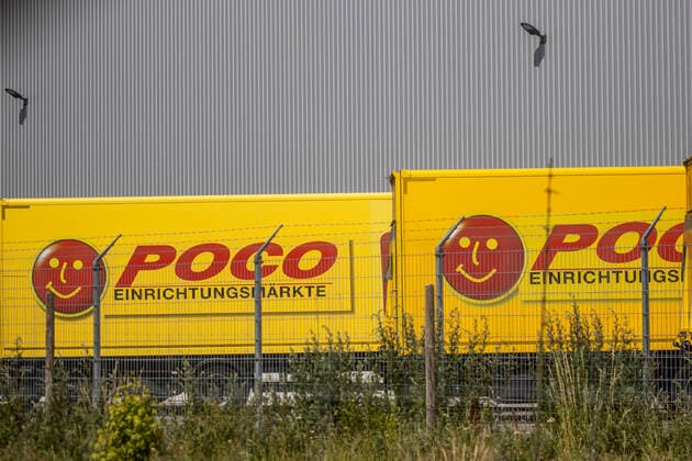 12.06.2020 , KL KaLi Kamp Lintfort , Mehrere Mitarbeiter im Versandzentrum Lager der POCO Einrichtungsmärkte an der Norddeutschlandstraße 1 an Corona erkrankt.