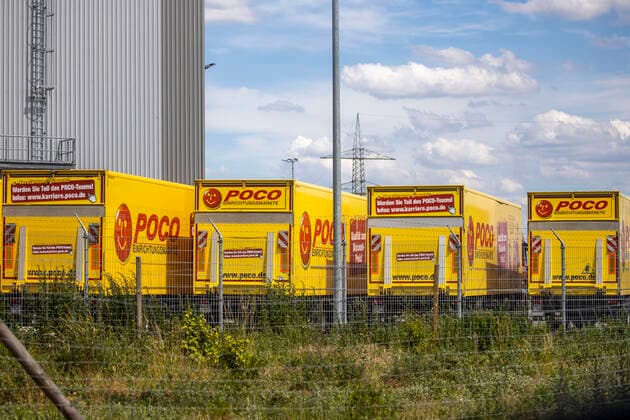 12.06.2020 , KL KaLi Kamp Lintfort , Mehrere Mitarbeiter im Versandzentrum Lager der POCO Einrichtungsmärkte an der Norddeutschlandstraße 1 an Corona erkrankt.