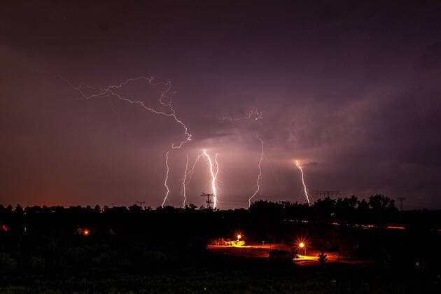 Blitze eines Gewitters sind am späten Abend am Himmel - Deutschland - Frankfurt (Oder) - 28.05.2007 Wetter Schweres Gewitter