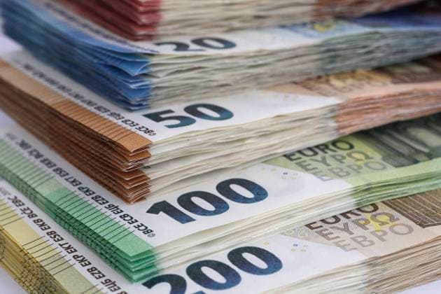 Symbolfoto von Euroscheinen verschiedener Stueckelungen, DEU, Berlin, 14.06.2020 *** Symbol photo of euro notes of different denominations, DEU, Berlin, 14 06 2020