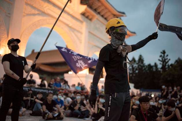 June 13, 2020, Taipei, Taiwan: Taiwanese gathered at Liberty Square in Taipei to support Hong Kong pro-democracy protesters four days after the one-year anniversary of protests (June 9, 2019) against a now eliminated extradition bill, which would have allowed Beijing to make Hong Kong residents stand trial in China. Beijing passed controversial security legislation for the former British colony in June 2020. Taipei Taiwan - ZUMA 20200613_mda_o109_043 Copyright: xBrennanxO Connorx